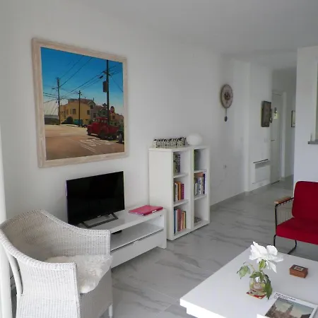 شقة Contemporary In With Terrace