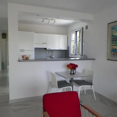 Contemporary In With Terrace Антіб